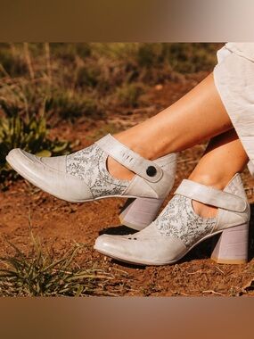 Unique Leather Maciejka shoes